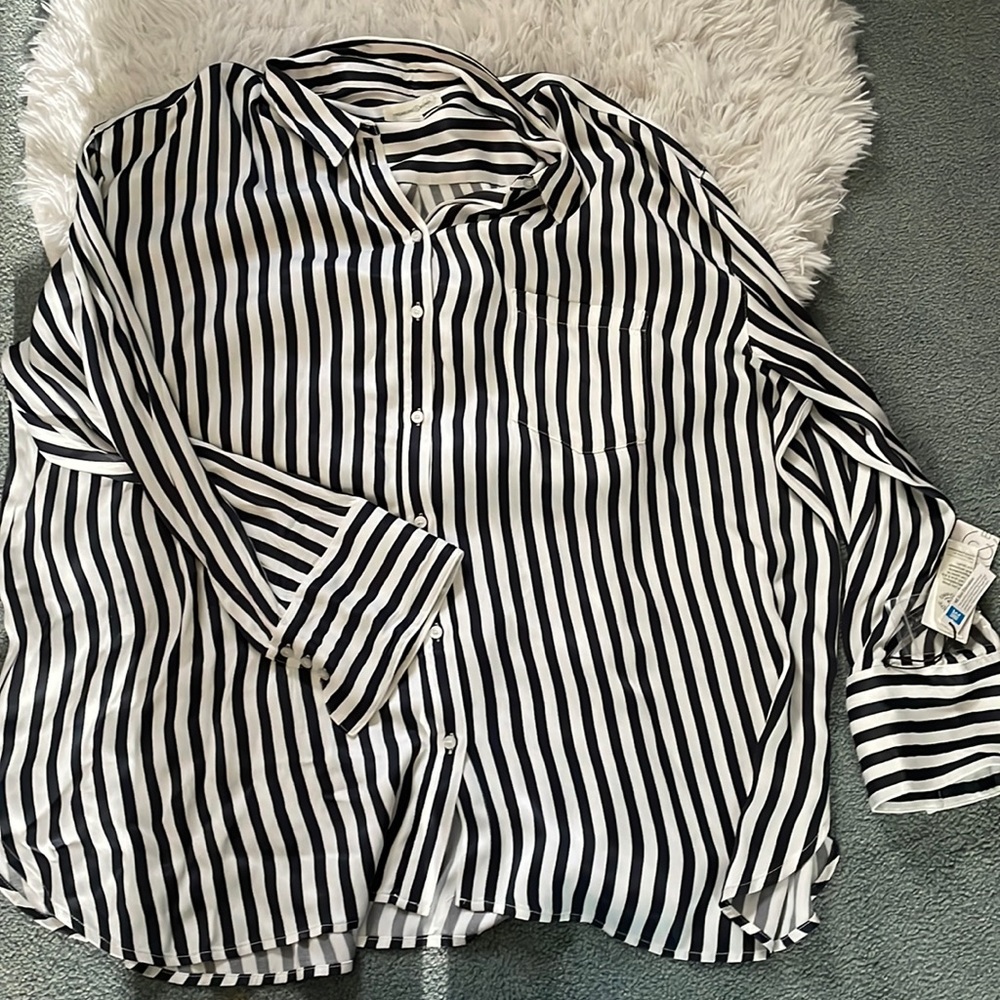 Striped shirt size 2X. Brand is Treasure&Bond. Viscose materiel.